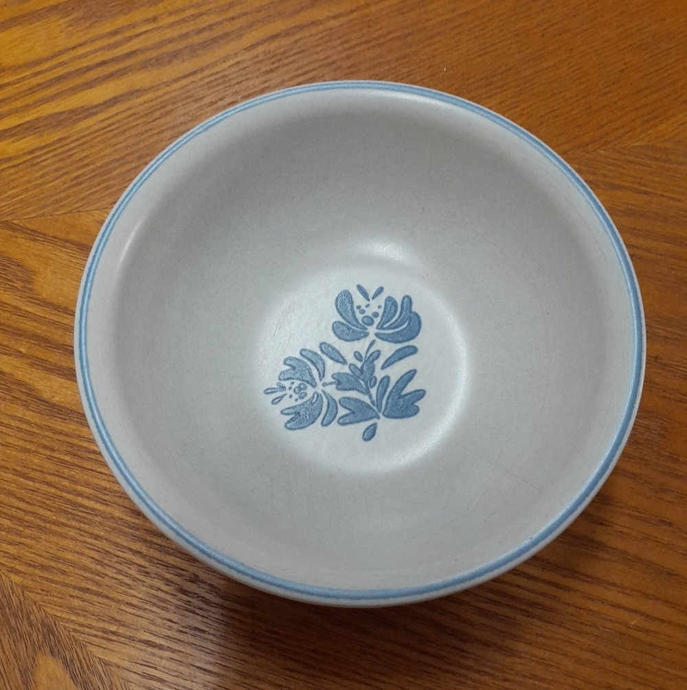 Vintage Pfaltzgraff Yorktowne Blue Floral Bowl 009 Size:6" Pfaltzgraff